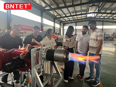 Welcome UAE clients to visit our factory!